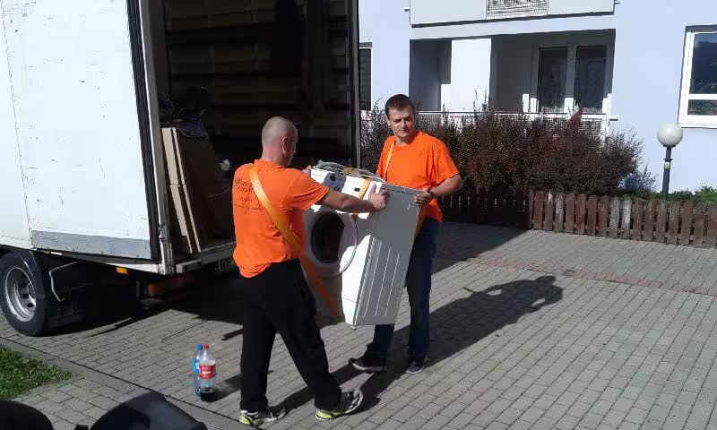 Profesjonalne Przeprowadzki w Warszawie – szybko, bezpiecznie i w dobrej cenie 2 transport pralki z wnoszeniem
